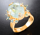 Золотое кольцо с крупным коллекционного размера неоново-голубым параиба турмалином 10,15 карата, полихромными сапфирами, яркими апатитами и бриллиантами Золото