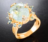 Золотое кольцо с крупным коллекционного размера неоново-голубым параиба турмалином 10,15 карата, полихромными сапфирами, яркими апатитами и бриллиантами