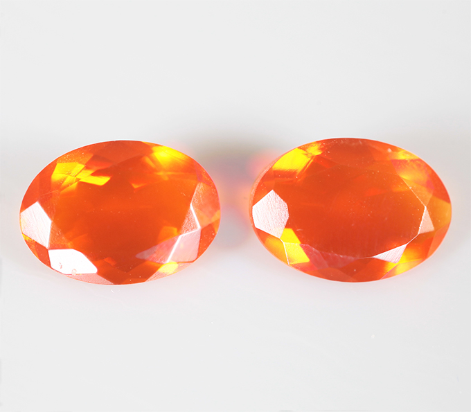 Пара мексиканских ограненных "огненных" опалов 1,25 карата