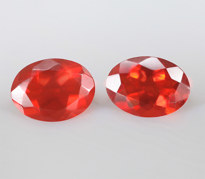 Пара мексиканских ограненных "огненных" опалов 1,57 карата