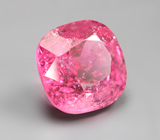 "Неоновая" пурпурновато-розовая шпинель 0,91 карата 