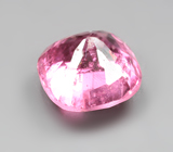 "Неоновая" пурпурновато-розовая шпинель 0,91 карата 