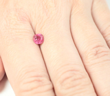 "Неоновая" пурпурновато-розовая шпинель 0,91 карата 