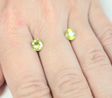 Пара желтовато-зеленых сфенов 2,17 карата