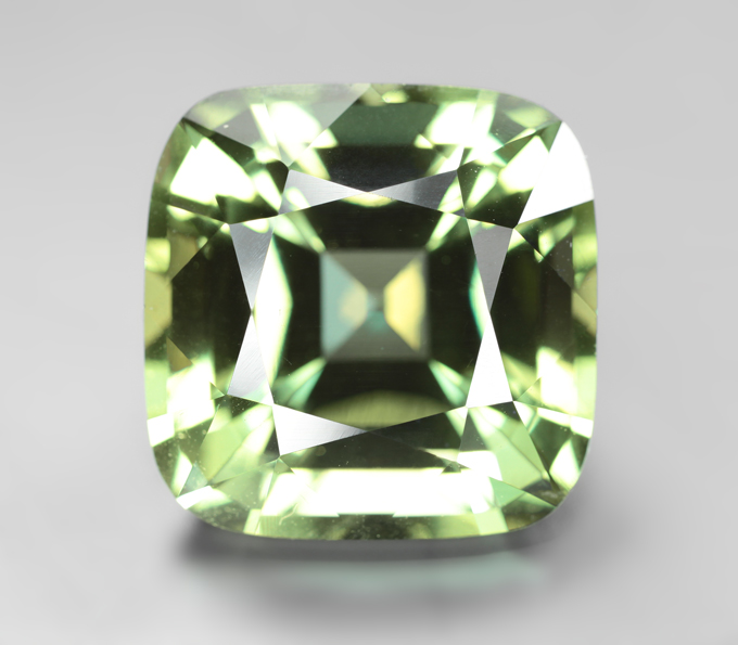 Крупный! Ярко-зеленый "неоновый" апатит 21,36 карата