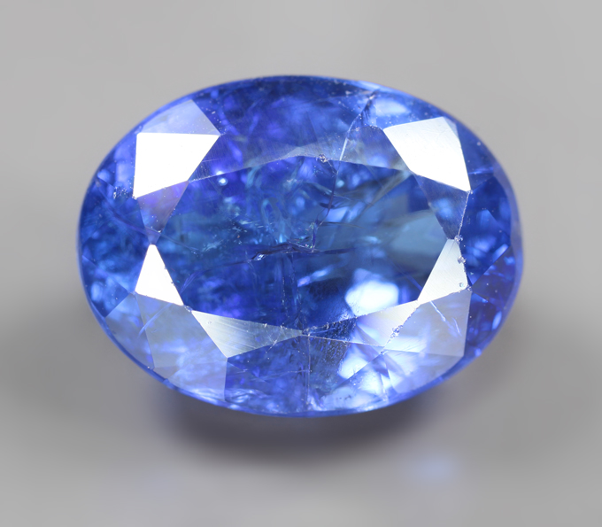 Крупный насыщенный ярко-синий танзанит 10,27 карата