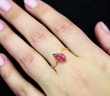 Золотое кольцо с неоново-розовым турмалином 1,37 карата Золото