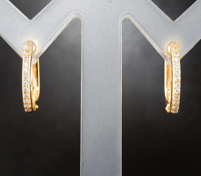 Золотые серьги с бесцветными цирконами