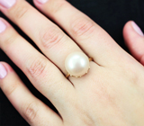 Золотое кольцо с крупной перламутрово-кремовой морской жемчужиной 15,69 карата Золото