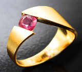 Золотое кольцо с рубиновой шпинелью 0,42 карата