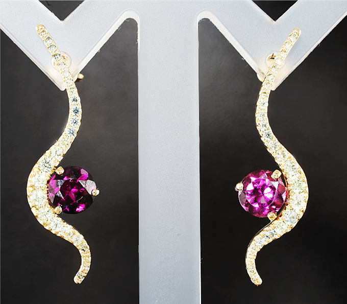 Крупные золотые серьги с чистейшими родолитами 2,17 карата и платиново-зелеными сапфирами