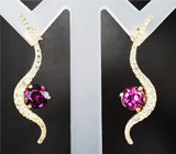 Крупные золотые серьги с чистейшими родолитами 2,17 карата и платиново-зелеными сапфирами