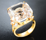 Массивное золотое кольцо с крупным необлагороженным империал топазом 26,7 карата и лейкосапфирами