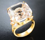 Массивное золотое кольцо с крупным необлагороженным империал топазом 26,7 карата и лейкосапфирами