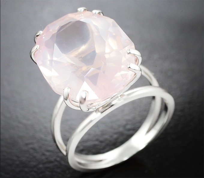 Кольцо с чистейшим крупным розовым кварцем эффектной огранки 15,48 карата