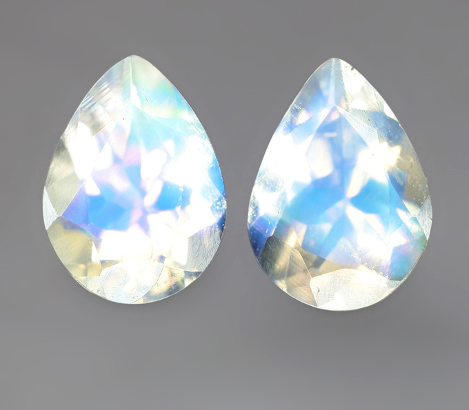 Пара ограненных лунных камней 1,21 карата