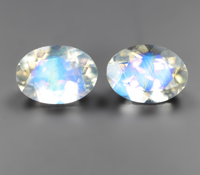 Пара ограненных лунных камней 1,31 карата