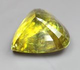 Крупный зелено-желтый сфен 5,78 карата