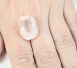 Чистейший крупный розовый кварц эффектной огранки 20,68 карата 