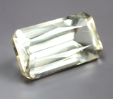 Крупный скаполит высокой чистоты 11,12 карата