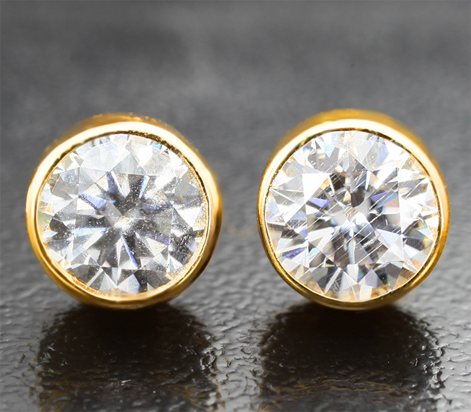 Золотые пусеты со сверкающими муассанитами 1,51 карата