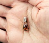 Золотой кулон с чистейшим ярко-оранжевым 1,92 карата и бесцветными цирконами Золото