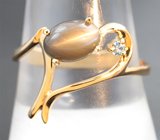 Золотое кольцо с уральским хризобериллом с эффектом кошачьего глаза 1,48 карата и чистейшим александритом Золото