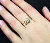 Золотое кольцо с уральским хризобериллом с эффектом кошачьего глаза 1,48 карата и чистейшим александритом Золото
