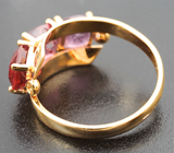 Золотое кольцо c красной, оранжевой, пурпурной шпинелями 4,17 карата и лейкосапфирами Золото