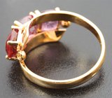 Золотое кольцо c красной, оранжевой, пурпурной шпинелями 4,17 карата и лейкосапфирами