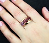 Золотое кольцо c красной, оранжевой, пурпурной шпинелями 4,17 карата и лейкосапфирами Золото