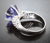 Роскошное золотое кольцо с чистейшим крупным танзанитом 7,75 карата и россыпью бриллиантов Золото
