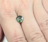 Редкий зеленый циркон высокой чистоты 1,96 карата 