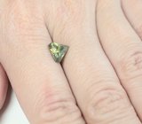 Авторская огранка! Желтовато-зеленый циркон высокой чистоты 2,43 карата