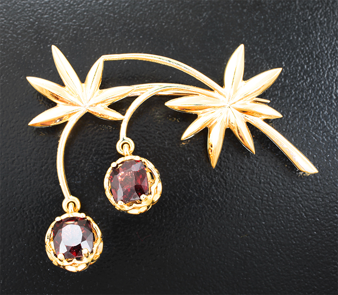 Брошь с рубиновыми шпинелями 2,63 карата