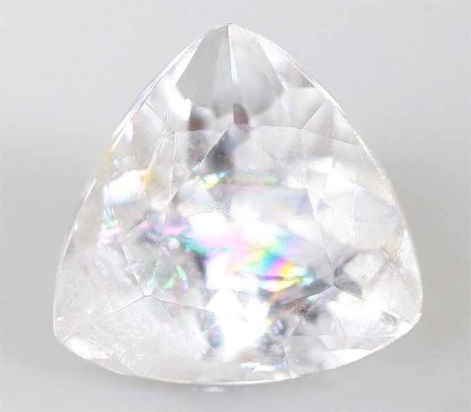 Брошь с цоизитами 2,19 карата и фенакитами 1,58 карата Золото