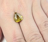 Крупный ярко-желтый сфен 4,47 карата