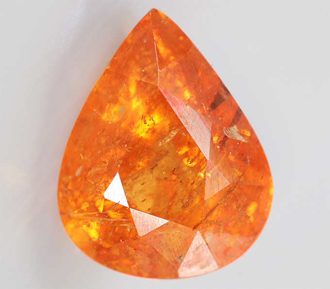 Крупный спессартин цвета "фанта" 4,69 карата