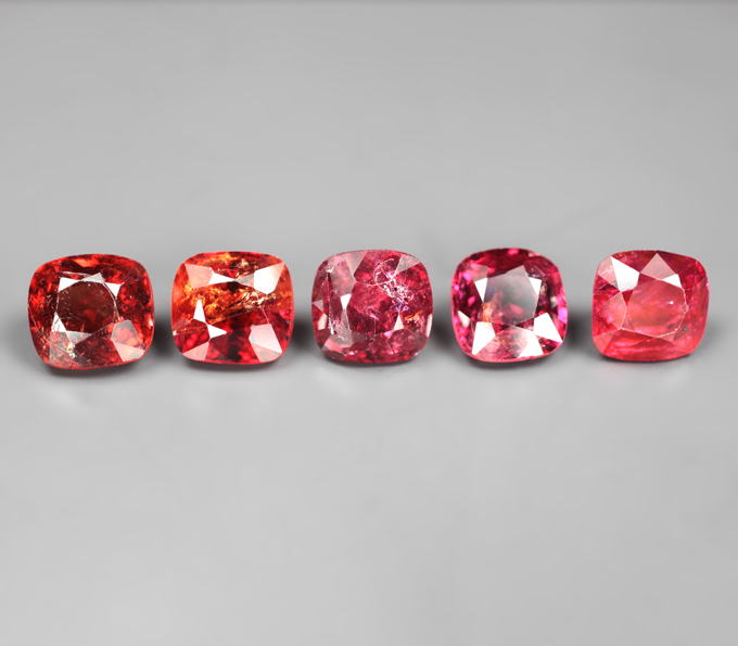 Крупный набор из 5 пурпурных и красных шпинелей 4,93 карата
