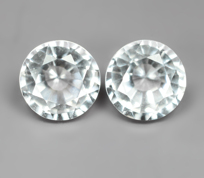 Редкая пара данбуритов высокой чистоты 2,35 карата