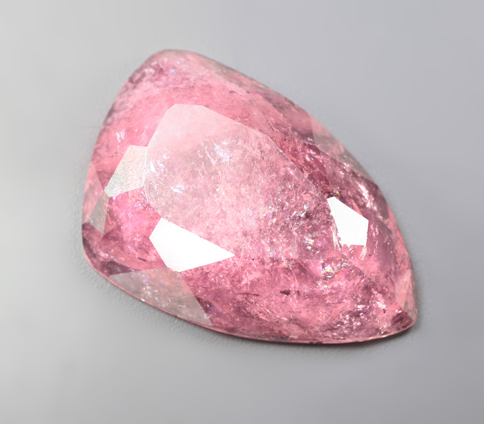 Розовый турмалин авторской огранки 8,9 карата