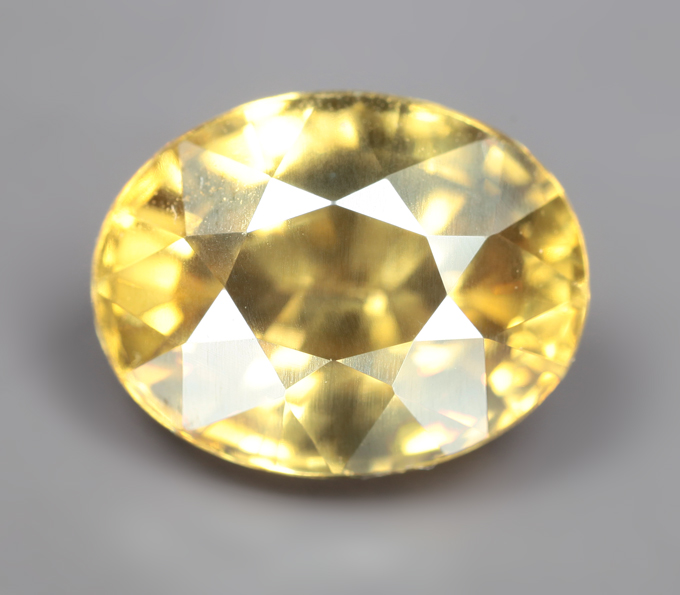 Крупный желтый циркон высокой чистоты 4,09 карата