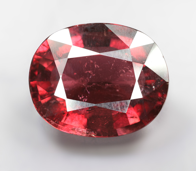 Крупный рубеллит турмалин 7,01 карата