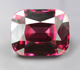 Крупный умбалит гранат высокой чистоты 4 карата 