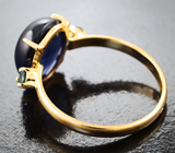 Золотое кольцо с крупным насыщенно-синим 7,36 карата и яркими полихромными сапфирами Золото