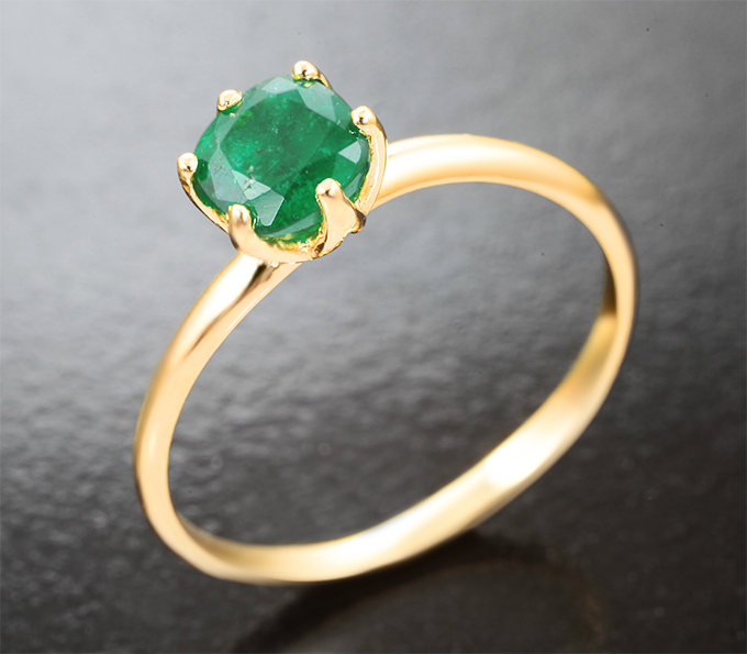 Классическое золотое кольцо с насыщенным уральским изумрудом 0,77 карата