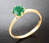 Классическое золотое кольцо с насыщенным уральским изумрудом 0,77 карата