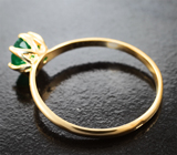 Классическое золотое кольцо с насыщенным уральским изумрудом 0,77 карата Золото