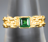 Золотое кольцо с ярким цаворитом редкой огранки 0,5 карата