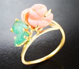 Золотое кольцо с натуральным solid кораллом 5,7 карата и резными уральскими изумрудами Золото